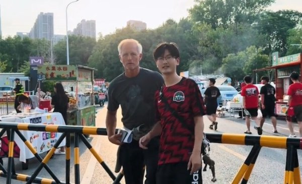 刺探“军情”！玉昆主帅安德森来到郑州，观看河南队足协杯赛事