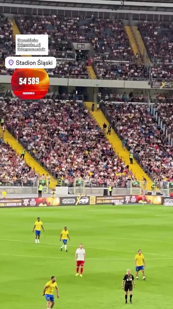 秀翻全场😍45岁小罗表演赛秀活：踩单车、油炸丸子、不看人传送球