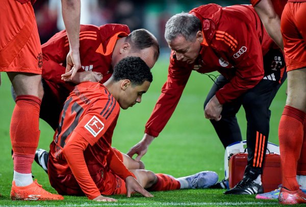 图片报：换下穆西亚拉是预防措施，他并没有受什么伤