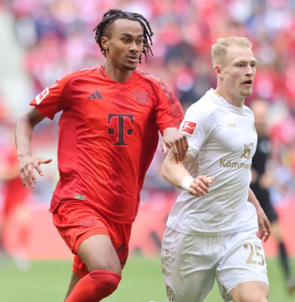 记者：多支欧洲球队询问17岁五号位阿萨雷的情况 拜仁倾向外租球员