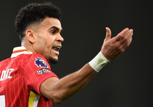 记者：拜仁相信利物浦不得不卖人套现，很自信能签下迪亚斯