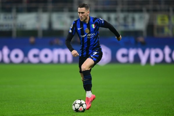 记者：泽林斯基、比塞克尚未复健    合练，何塞普-马丁内斯轻微背痛