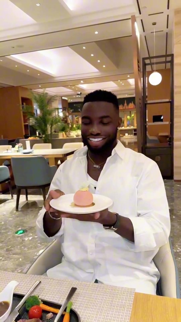 🎂奥斯卡中文唱生日歌：祝我生日快乐！云南玉昆足协杯助威