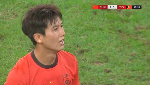 这也不进啊！向余望短时间3失良机，丢空门+抢点中框+大单刀赴会被扑