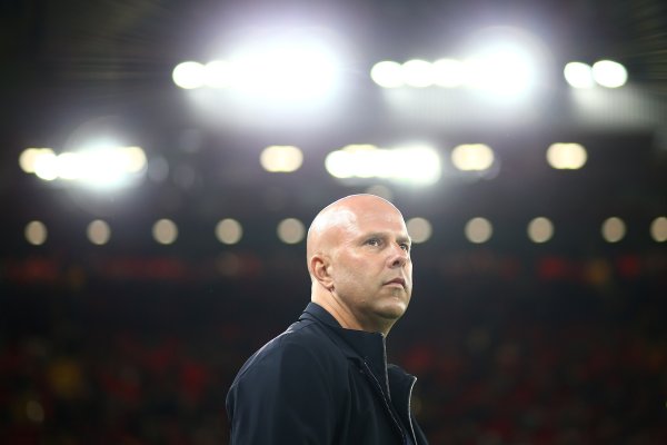 斯洛特：哪个队没有两名以上前场球员呢？早场让东方球迷看我们也挺好