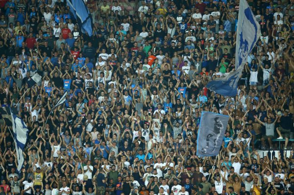 米体：180名那不勒斯球迷在埃因霍温被捕，本场欧冠被视为高风险