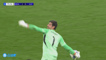 过去就是大单刀赴会！维尼修斯与小孔塞桑接触倒地，裁判    没表示