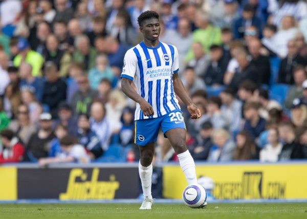 英媒：曼联计划在2026年引进两名新中场球员，巴莱巴等多名球员成目标