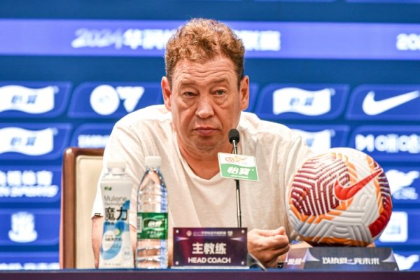 斯卢茨基：路易斯合练次数不多，但明天登场应该没有问题