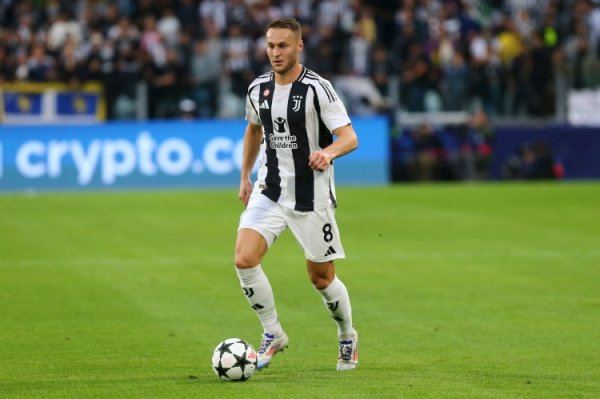 博班：库普梅纳斯是纯粹的中场球员，长远来看他可能无法适应踢中后场球员