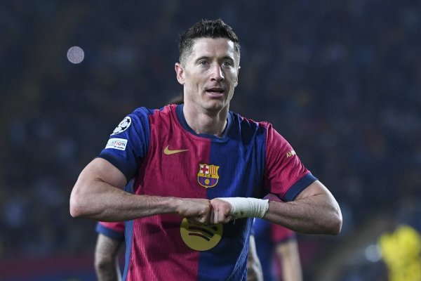 莱万自加盟巴萨以来职业联赛  打进75球，同期五大职业联赛  并列第二多