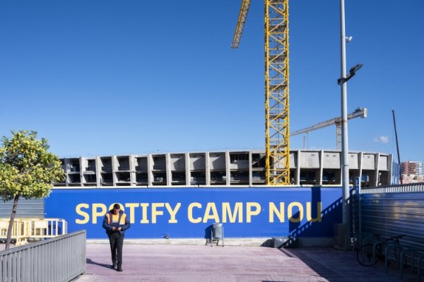 每体：巴萨已提交审批文件，若下周一获批将在下周末重返诺坎普