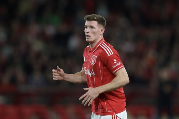 镜报：曼联计划明夏引进两位中场球员，埃利奥特·安德森是首选